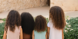 Comment prendre soin des cheveux de votre enfant ? Routine et conseils faciles