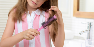 Cheveux d’enfants : 7 erreurs à éviter pour garder des cheveux forts et en pleine santé